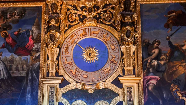 Venedik, İtalya, 21 Nisan 2018: iç mekanlar ve doge Sarayı, 21 Nisan 2018, Venedik, İtalya'nın mimari detaylar