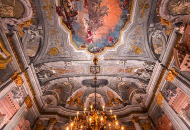 Venedik, İtalya, 22 Nisan 2018: iç dekor, tavan ve fresk Ca'Rezzonico Sarayı, 22 Nisan 2018, Venedik, İtalya