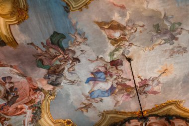 Venedik, İtalya, 22 Nisan 2018: iç dekor, tavan ve fresk Ca'Rezzonico Sarayı, 22 Nisan 2018, Venedik, İtalya