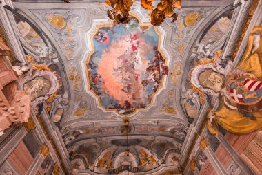 Venedik, İtalya, 22 Nisan 2018: iç dekor, tavan ve fresk Ca'Rezzonico Sarayı, 22 Nisan 2018, Venedik, İtalya