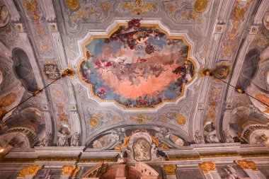 Venedik, İtalya, 22 Nisan 2018: iç dekor, tavan ve fresk Ca'Rezzonico Sarayı, 22 Nisan 2018, Venedik, İtalya