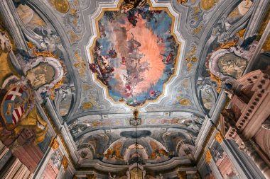 Venedik, İtalya, 22 Nisan 2018: iç dekor, tavan ve fresk Ca'Rezzonico Sarayı, 22 Nisan 2018, Venedik, İtalya