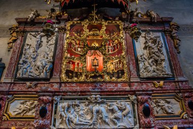 Venedik, İtalya, 22 Nisan 2018: iç mekanlar ve ayrıntılarını bazilika Santa Maria gloriosa dei Frari, 22 Nisan 2018, Venedik, İtalya