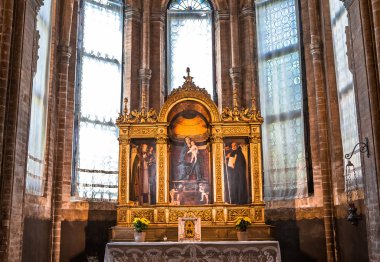 Venedik, İtalya, 22 Nisan 2018: iç mekanlar ve ayrıntılarını bazilika Santa Maria gloriosa dei Frari, 22 Nisan 2018, Venedik, İtalya