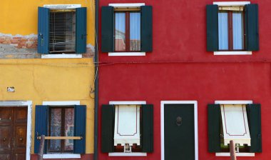 Burano, İtalya, 24 Nisan 2018: renkli evlerde Adası, Burano, 24 Nisan 2018, Burano, Venedik, İtalya