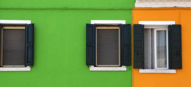 Burano, İtalya, 24 Nisan 2018: renkli evlerde Adası, Burano, 24 Nisan 2018, Burano, Venedik, İtalya