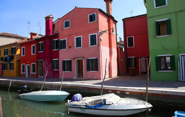 Burano Italien April 2018 Farbenfrohe Häuser Auf Der Insel Burano — Stockfoto