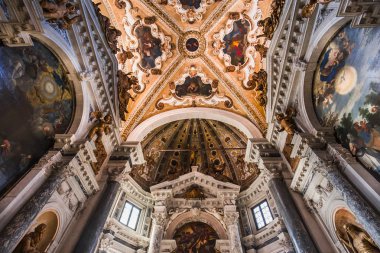 Venedik, İtalya, 25 Nisan 2018: iç mekanlar ve Santa maria dei miracoli Kilisesi, 25 Nisan 2018, Venedik, İtalya, mimari detaylar