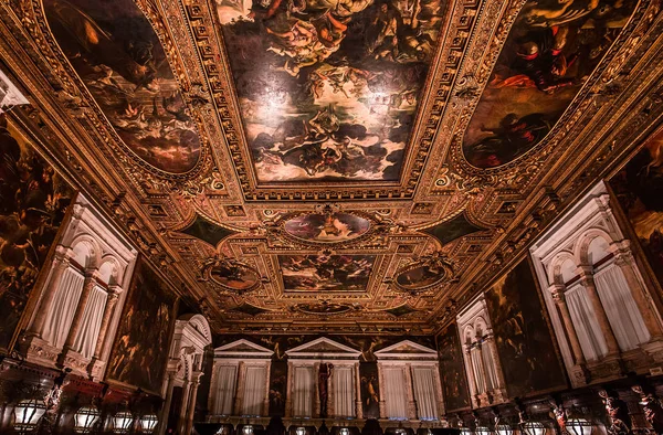 Venedik, İtalya, 22 Nisan 2018: scuola grande di san rocco, 22 Nisan 2018, Venedik, İtalya, mimari detais