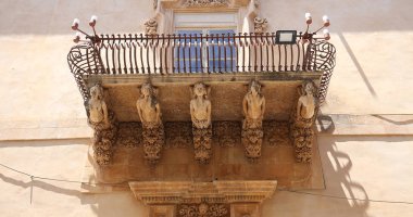 Noto, Sicilya, İtalya, 16 Haziran 2018: dış mimari detaylar op Nicolaci Sarayı, 16 Haziran 2018, Noto, Sicilya, İtalya