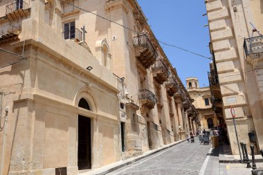 Noto, Sicilya, İtalya, 16 Haziran 2018: dış mimari detaylar op Nicolaci Sarayı, 16 Haziran 2018, Noto, Sicilya, İtalya