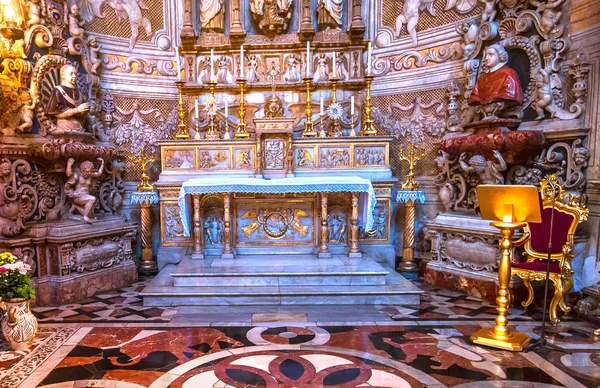 Catania, Sicilya, İtalya, 12 Haziran 2018: iç mekanlar ve freskleri Bazilikası duomo Kilisesi, 12 Haziran 2018, Catania, Sicilya, İtalya