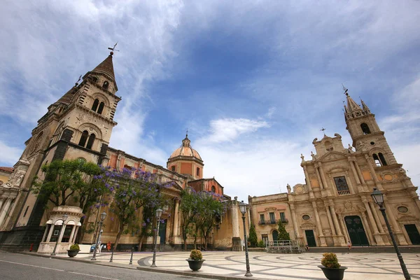 Acireale, Sicilya, İtalya, 13 Haziran 2018: Piazza del duomo, 13 Haziran 2018, Acireale, Sicilya, İtalya