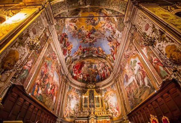 Acireale, Sicilya, İtalya, 11 Haziran 2018: San Sebastiano kilisede, freskleri ayrıntıları, 11 Haziran 2018, Acireale, Sicilya, İtalya