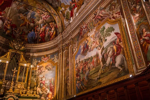 Acireale, Sicilya, İtalya, 11 Haziran 2018: San Sebastiano kilisede, freskleri ayrıntıları, 11 Haziran 2018, Acireale, Sicilya, İtalya