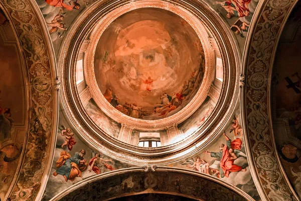 Acireale, Sicilya, İtalya, 11 Haziran 2018: San Sebastiano kilisede, freskleri ayrıntıları, 11 Haziran 2018, Acireale, Sicilya, İtalya