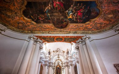 Noto, Sicilya, İtalya, 16 Haziran 2018: iç Santa Chiara kilise, 16 Haziran 2018, Noto, Sicilya, İtalya