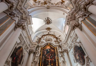 Noto, Sicilya, İtalya, 16 Haziran 2018: iç Santa Chiara kilise, 16 Haziran 2018, Noto, Sicilya, İtalya