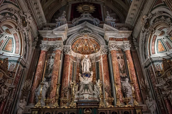 Iglesia Barroco del Gesu Nuovo, Nápoles, Italia — Foto de Stock