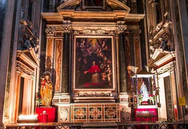 Iglesia Barroco del Gesu Nuovo, Nápoles, Italia — Foto de Stock