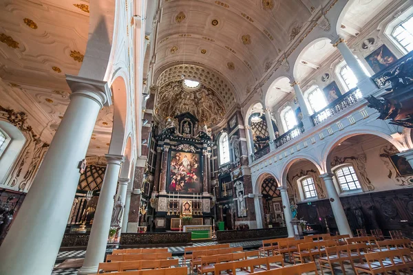 圣查尔斯博罗梅教堂的内部，安弗斯，比利时 — 图库照片