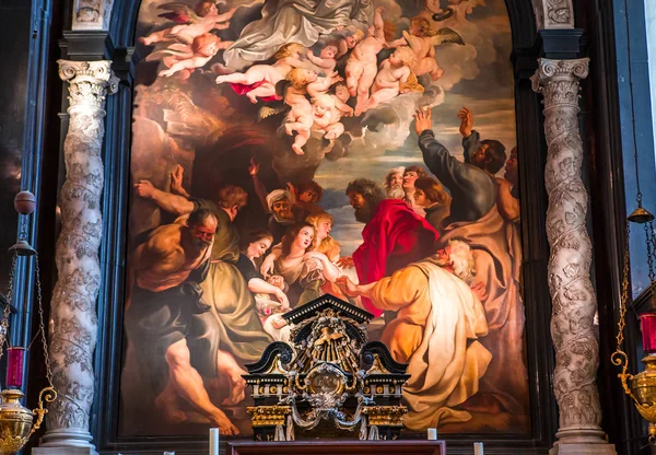 Saint Charles Borromeen kirkon sisätilat, Anvers, Belgia — kuvapankkivalokuva