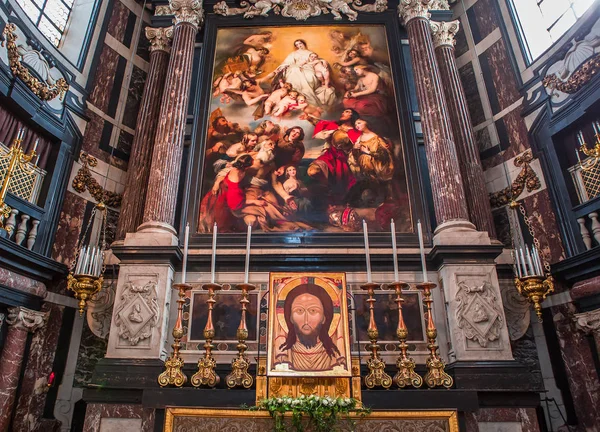 Saint Charles Borromeen kirkon sisätilat, Anvers, Belgia — kuvapankkivalokuva
