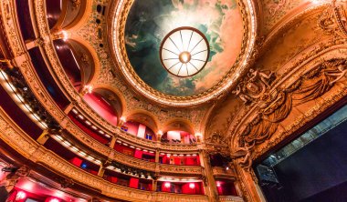 Paris Opera Comique, iç ve detaylar
