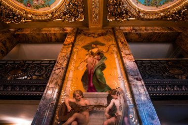 Paris Opera Comique, iç ve detaylar