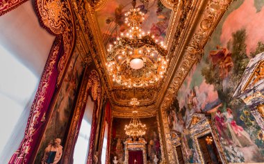 Paris Opera Comique, iç ve detaylar