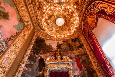 Paris Opera Comique, iç ve detaylar