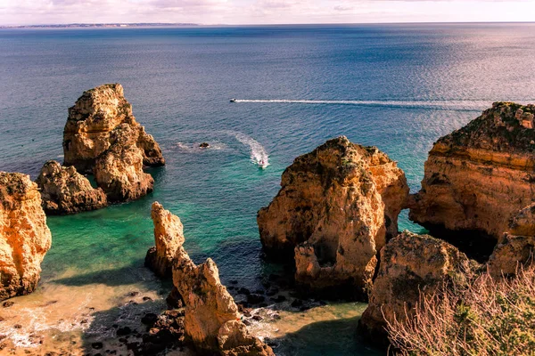 Ponta da Piedade penhascos, Algarve, Portugal — Fotografia de Stock