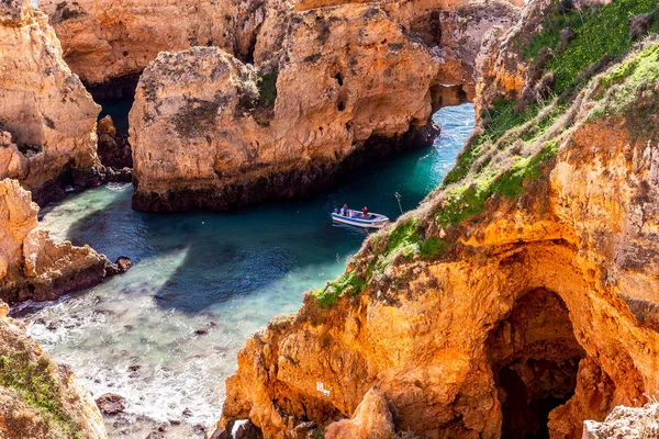 Útesy Ponta da Piedade, Algarve, Portugalsko — Stock fotografie