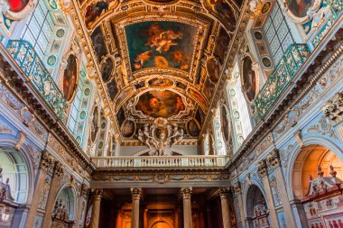 Fontainebleau Fransa 16 Nisan, Trinity Chapel, Fontainebleau kalesinde, Fransa Nisan 16, 2013 Fontainebleau, Fransa