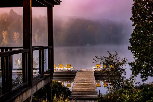 Dock on Lac-Superieur, Mont-tremblant, Quebec, Canada — Stockfoto