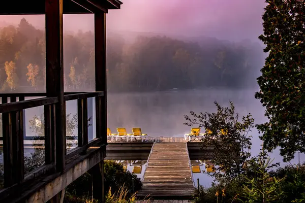 Dock on Lac-Superieur, Mont-tremblant, Quebec, Canadá — Fotografia de Stock