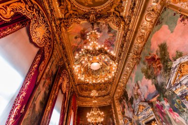 Paris Opera Comique, iç ve detaylar