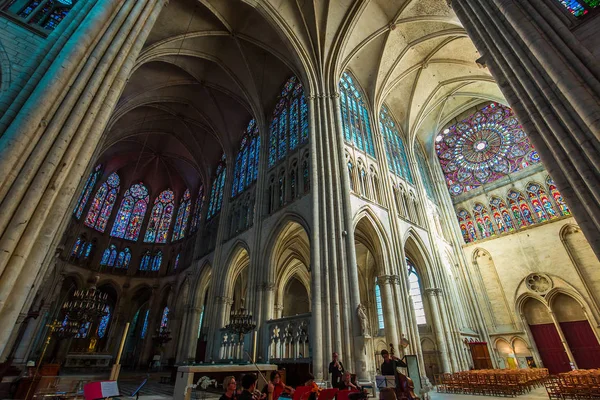 Interiores da catedral, Troyes, França — Fotografia de Stock