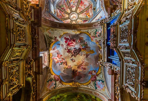 Basilica di orta, orta san giulio, italien — Stockfoto