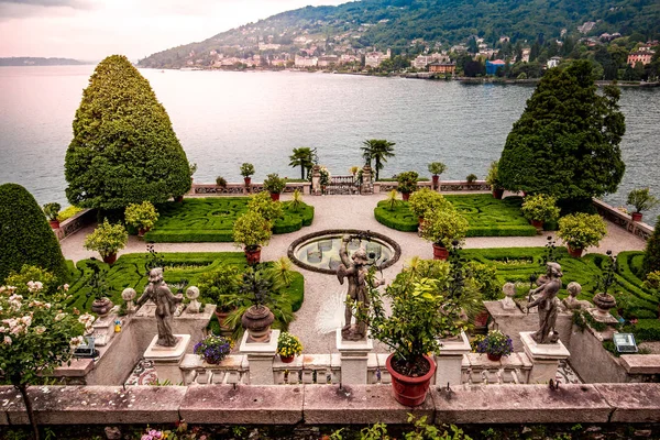 Exteriores de palazzo Borromeo, lago maggiore, Stresa, italia — Foto de Stock