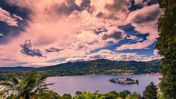 奥尔塔圣朱利奥的奥尔塔湖，意大利 — 图库照片