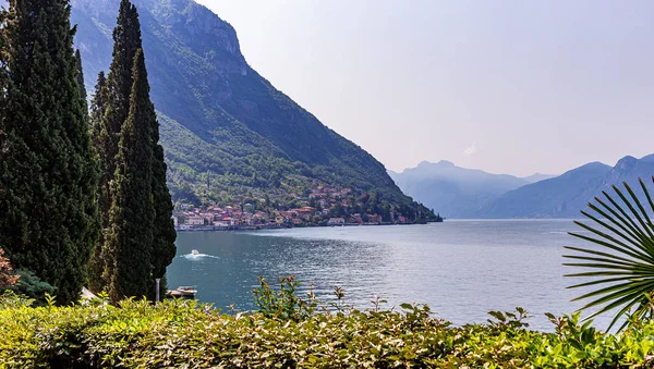 Comomeer, in de buurt van Bellagio, piedmonte, Italië — Stockfoto