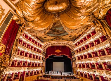 Teatro di San Carlo, Napoli opera binası