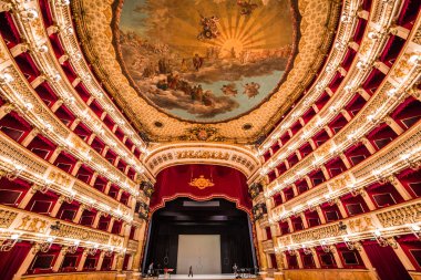 Teatro di San Carlo, Napoli opera binası