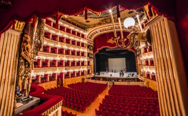 Teatro di San Carlo, Napoli opera binası