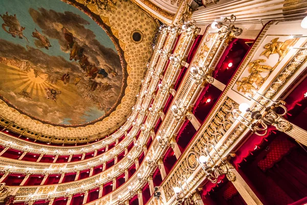 Teatro di San Carlo, casa de ópera de Nápoles — Fotografia de Stock