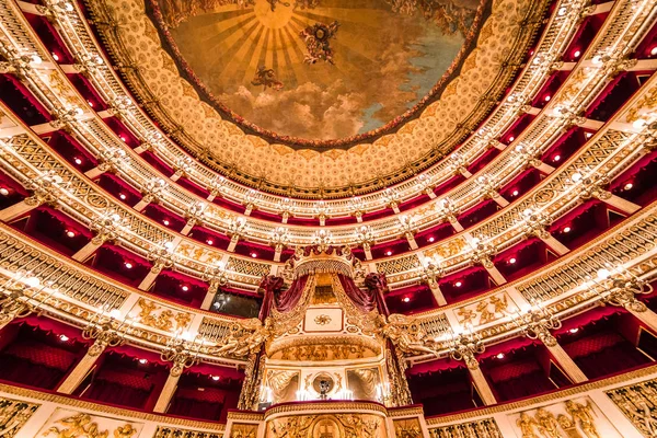 Teatro di San Carlo, casa de ópera de Nápoles — Fotografia de Stock