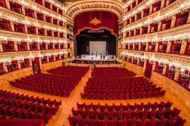 Teatro di San Carlo, Napoli opera binası