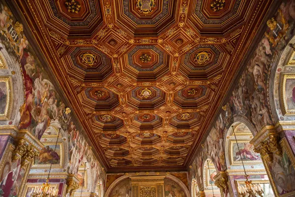 Interiores e detalhes do castelo de Fontainebleau, França — Fotografia de Stock