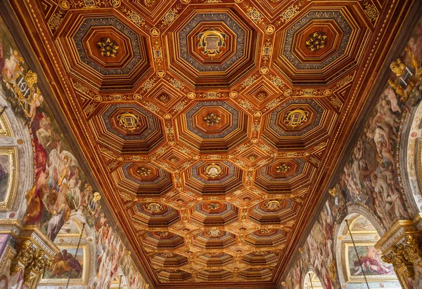 Interiores y detalles del castillo de Fontainebleau, Francia — Foto de Stock